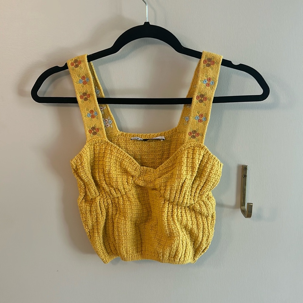 Embroidered yellow Zara crop